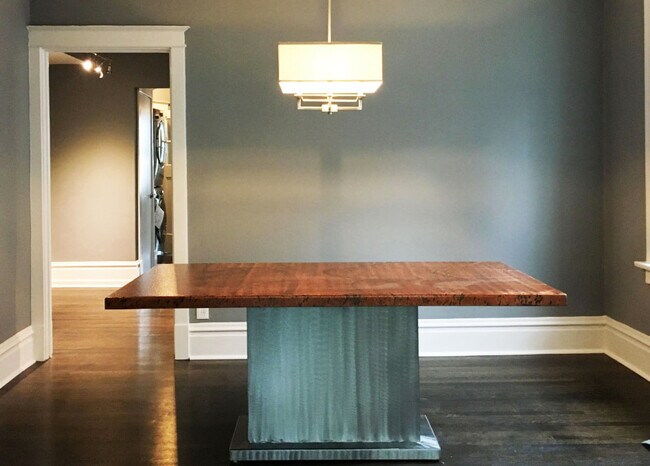 Dining - 6441 Alamo Ave