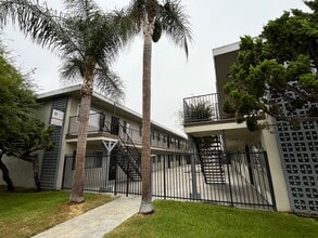 Building Photo - 1604 Henderson Ave