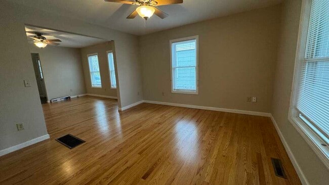 Building Photo - 14 Searle Ave