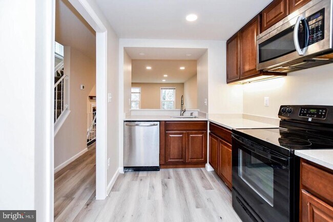 Building Photo - 20569 Strath Haven Dr