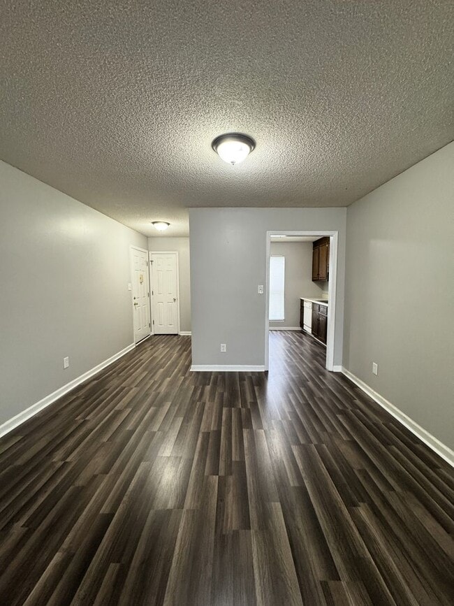Building Photo - Move In Special: 1/2 Off 1st Month's Rent!