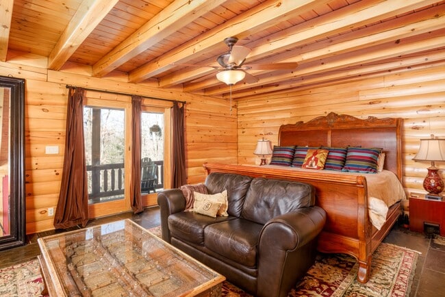 Foto del edificio - 451 Krumville Rd