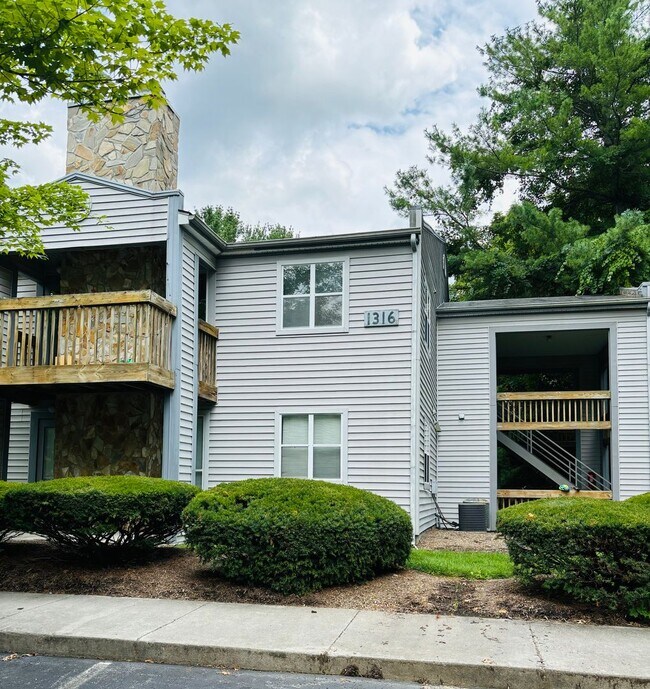 Building Photo - 1316 Henry Ln