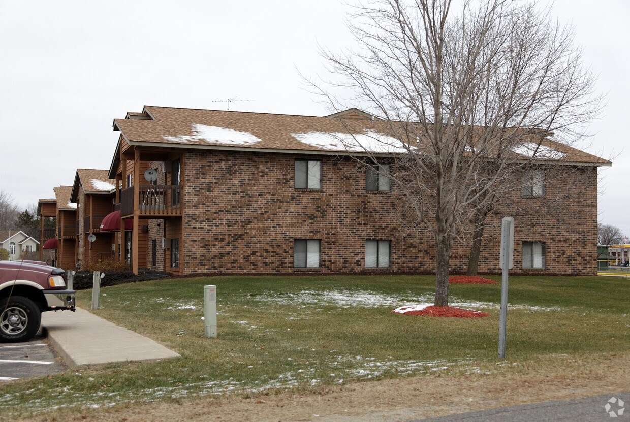 Parkview Apartments Rentals in Avon at 535 6th St Avon, MN