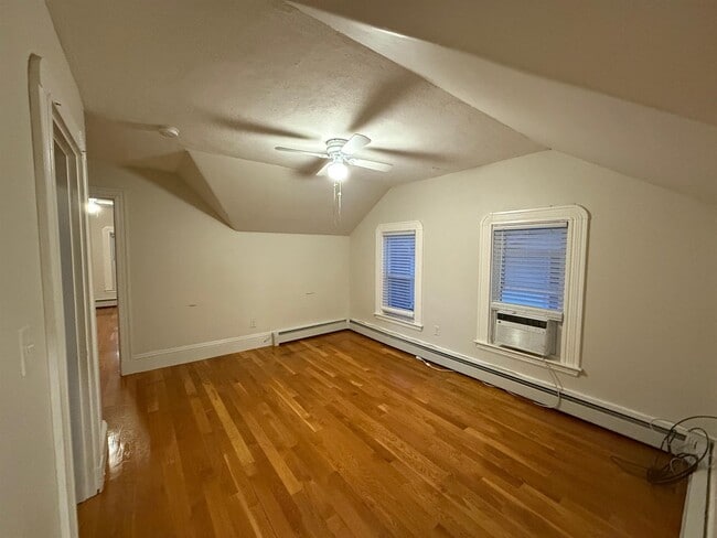 Building Photo - 62A Willow Ave