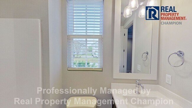 Foto del edificio - Bright & Open End Unit Townhome