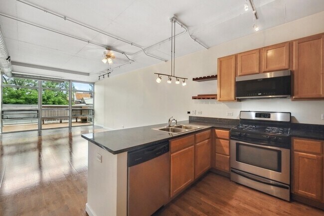 Foto del edificio - 1610 W Fullerton Ave