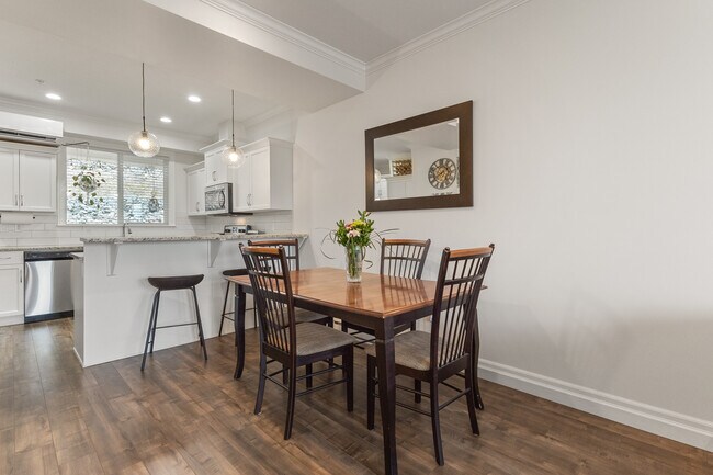 Photo du bâtiment - Townhouse for Rent – Hillcrest Lane, Chilliwack