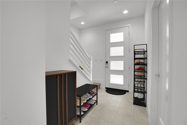 Building Photo - 140 Allusion