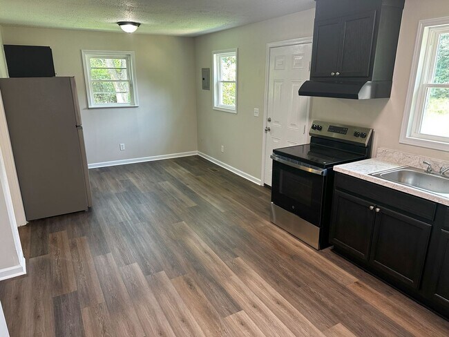 Foto del edificio - 3 Bedroom 1 Bath Home