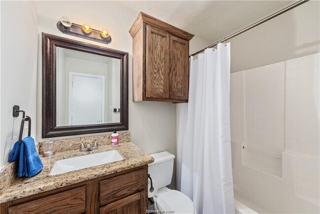 Building Photo - 1229 Oney Hervey Dr