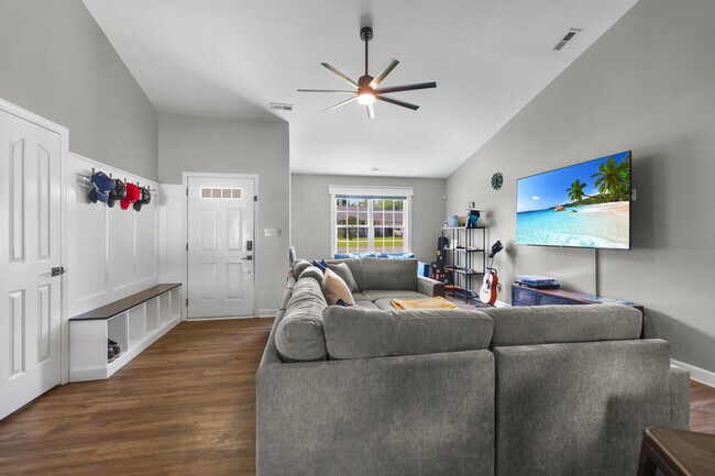 Foto del edificio - 117 Woodbury Farm Dr
