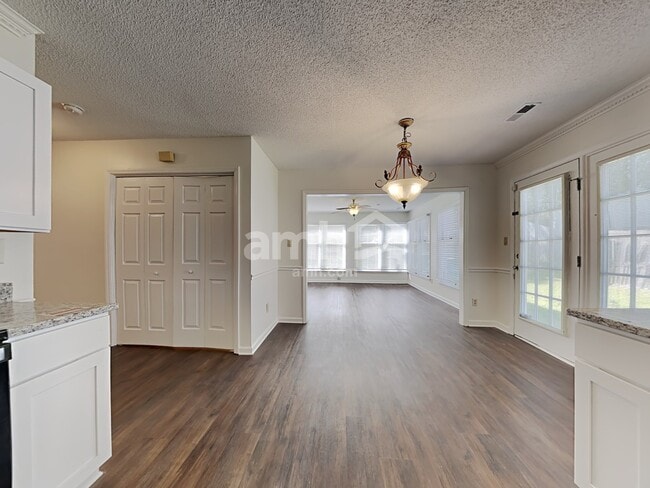 Foto del edificio - 8600 Morgan Run Ct