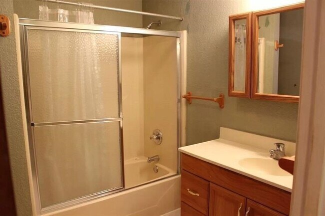 Building Photo - 1902 Alderete Ln