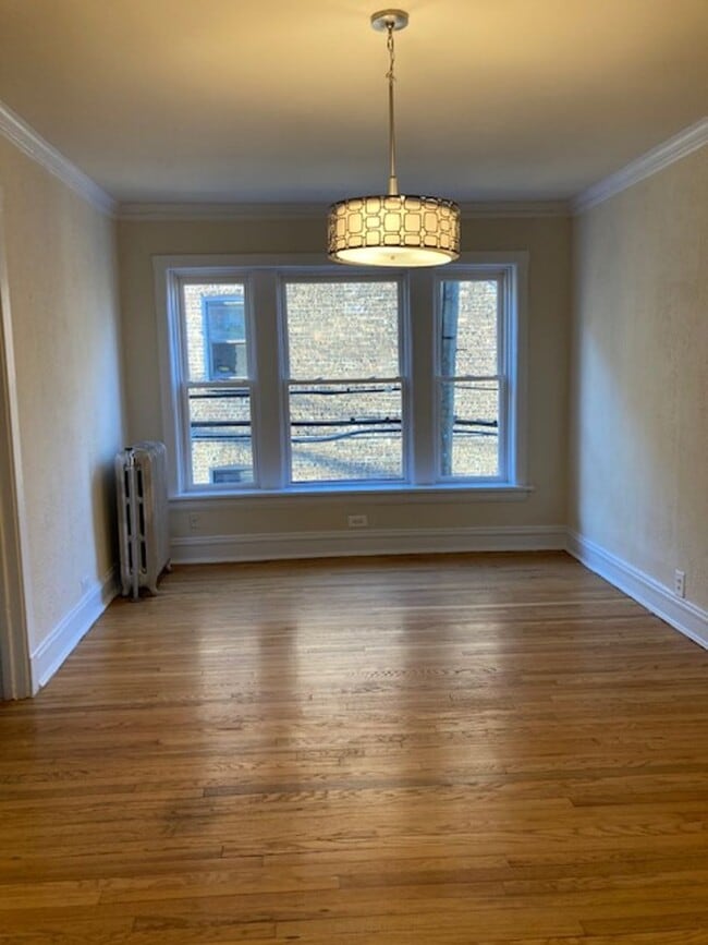 Building Photo - 2104 W Birchwood Ave
