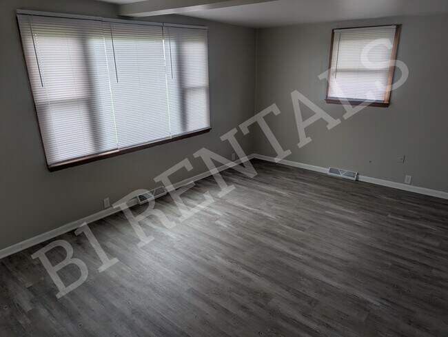Building Photo - 1025 N Obrien St