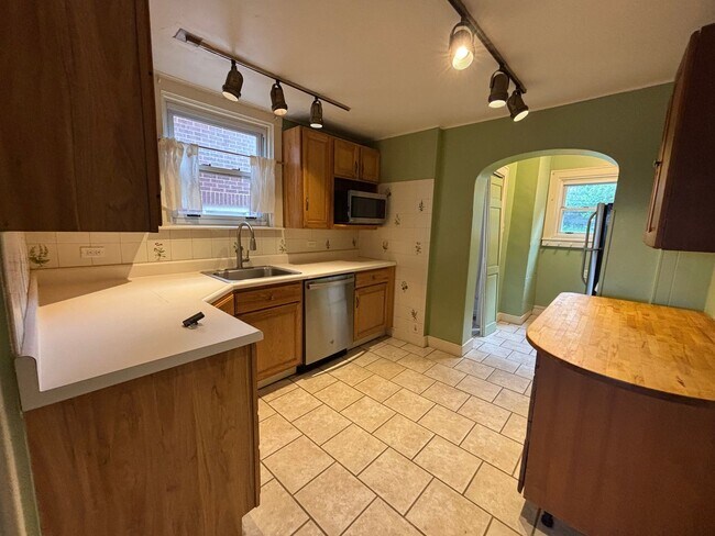 Foto del edificio - 3 Bedroom Home in Dormont!