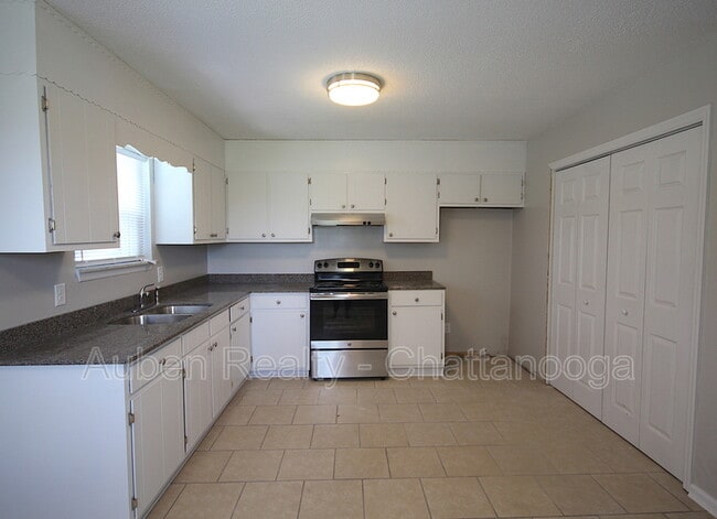 Building Photo - 201 Barnhardt Cir