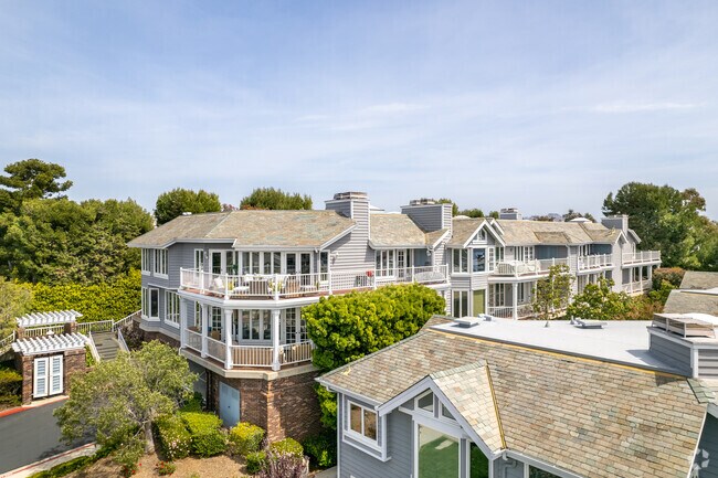 Building Photo - Lantern Bay Villas