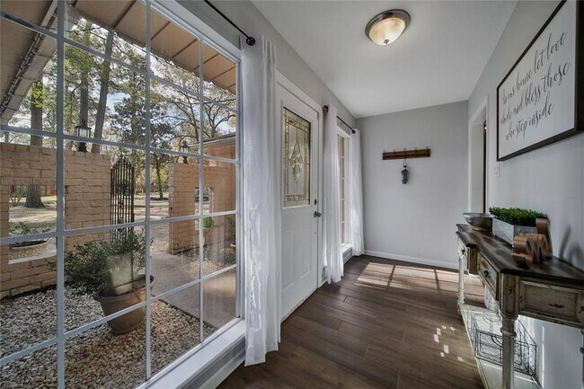 Building Photo - 259 Spring Pines Dr