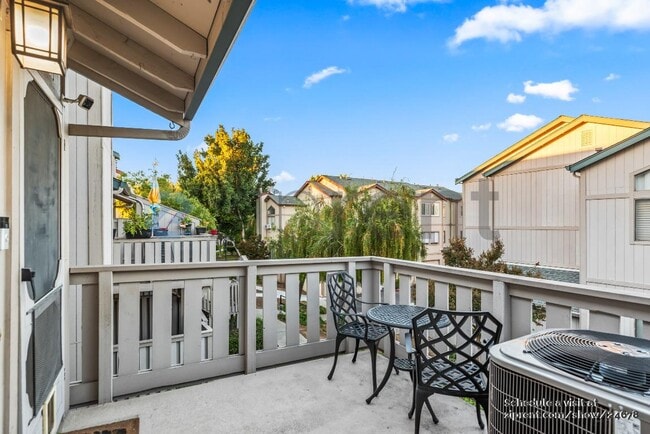 Building Photo - 374 Coyote Creek Cir