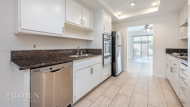 Building Photo - 3724 San Vincente Ct