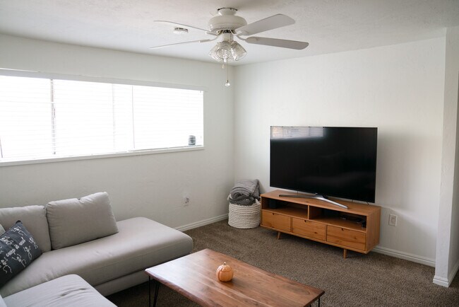 Building Photo - 835 N 700 E