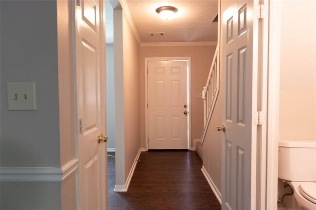 Foto del edificio - 721 Redland Dr