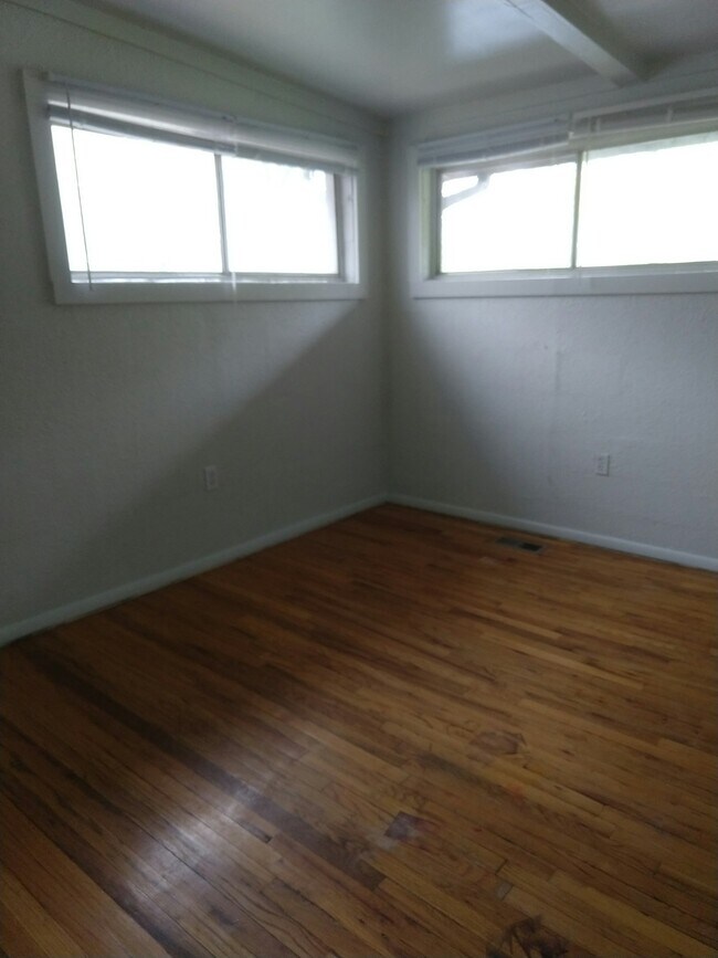 Foto del edificio - 730 W 25th St