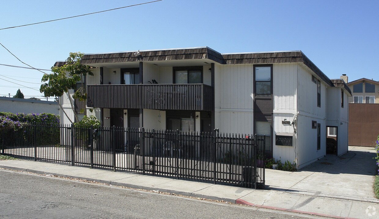 Building Photo - 2839 Del Camino Dr