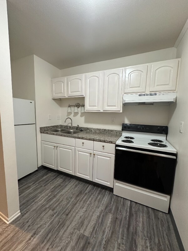 Primary Photo - 3735 E La Salle St