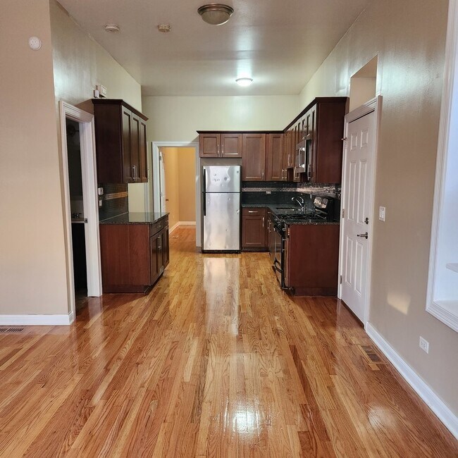 230 N Sacramento Blvd, Chicago, IL 60612 House Rental in Chicago, IL