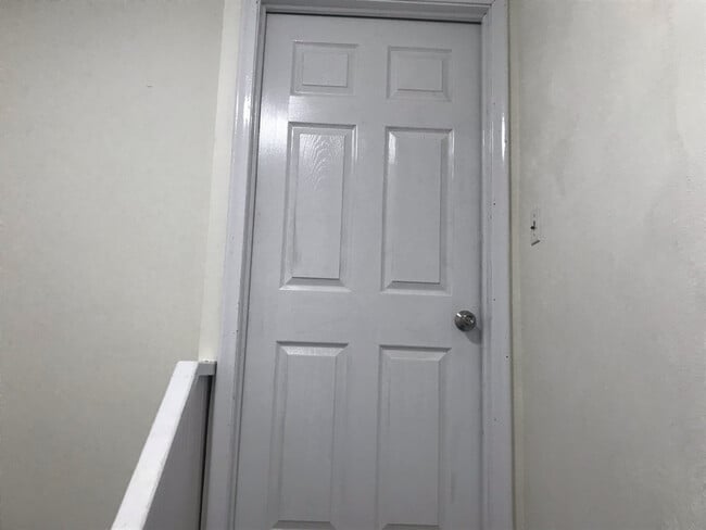 Building Photo - 566 E Sebewaing St