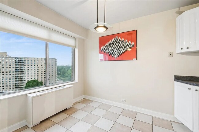 Foto del edificio - 7033 N Kedzie Ave