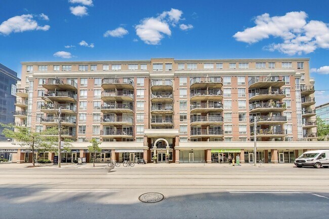 Photo du bâtiment - 1000 King St W