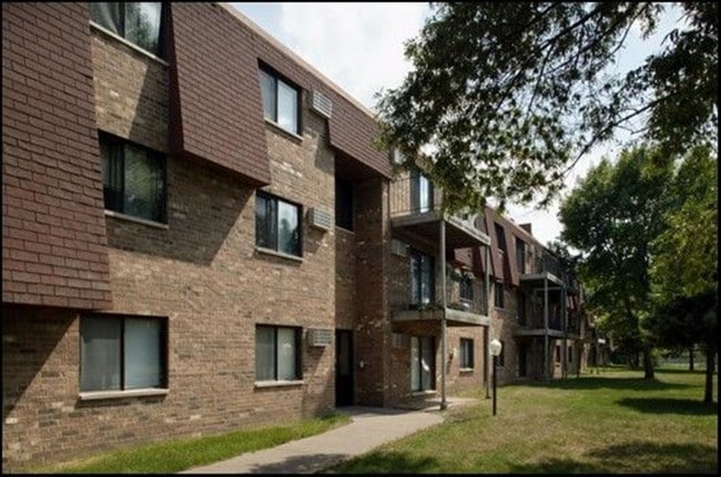 Building Photo - Sunrise Court Apartments