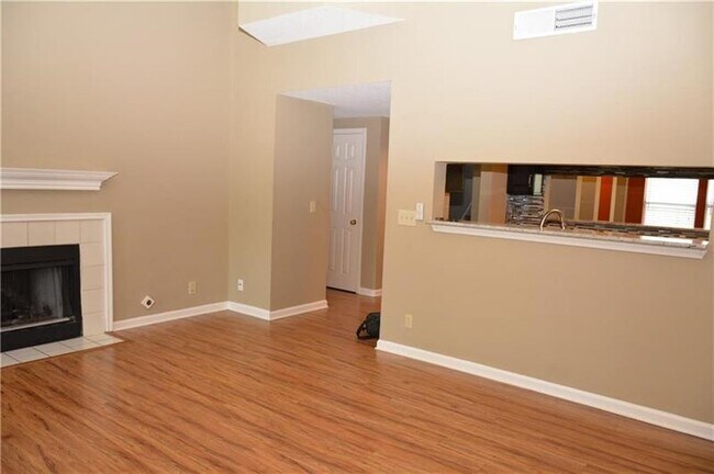 Building Photo - 908 Ivy Green Ln SE