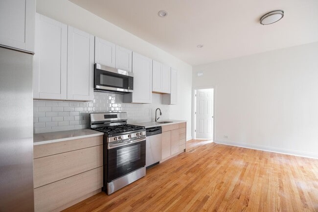 Building Photo - 3117 N Harding Ave