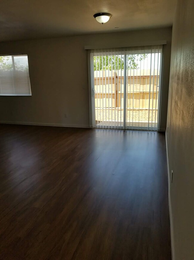 Foto del edificio - 143 Brookridge Dr