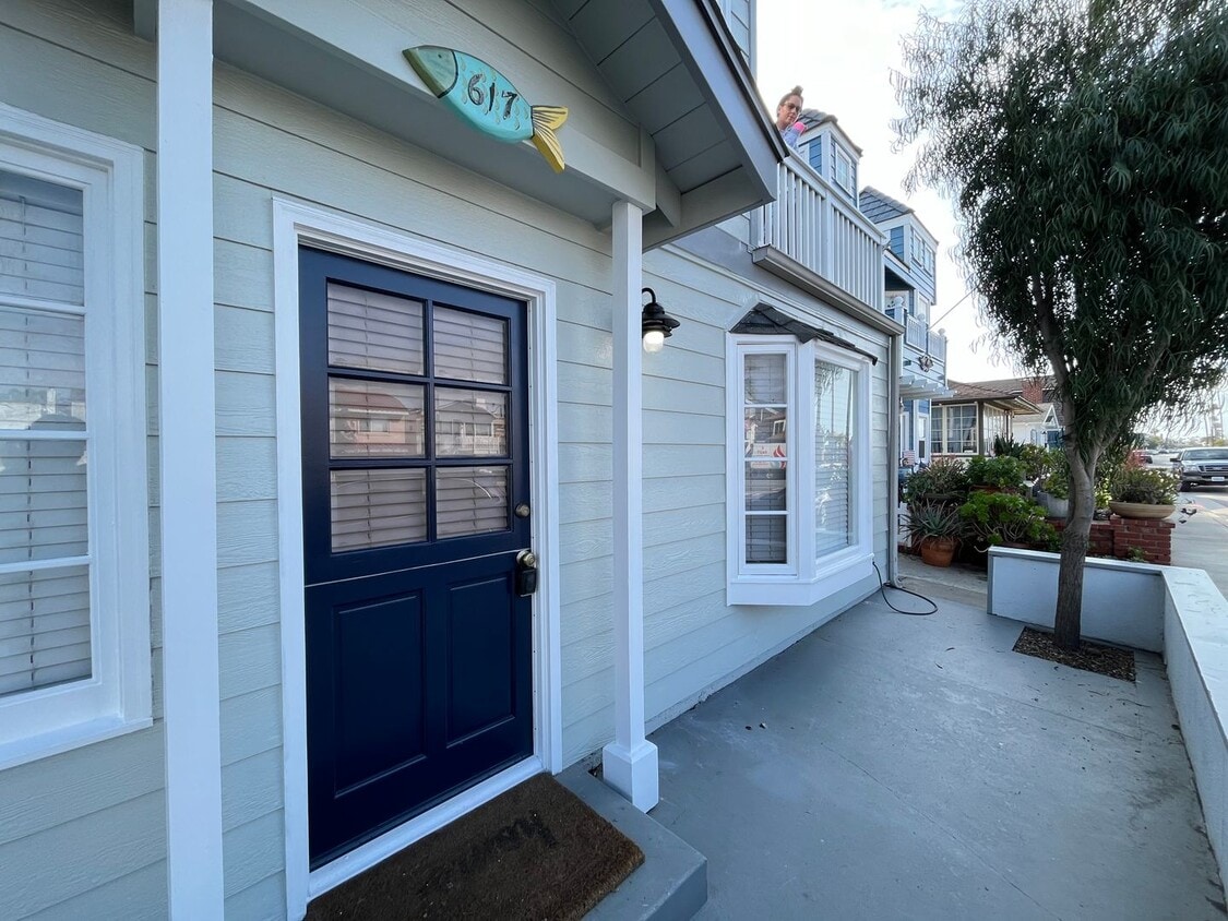 Primary Photo - 617 W Balboa Blvd