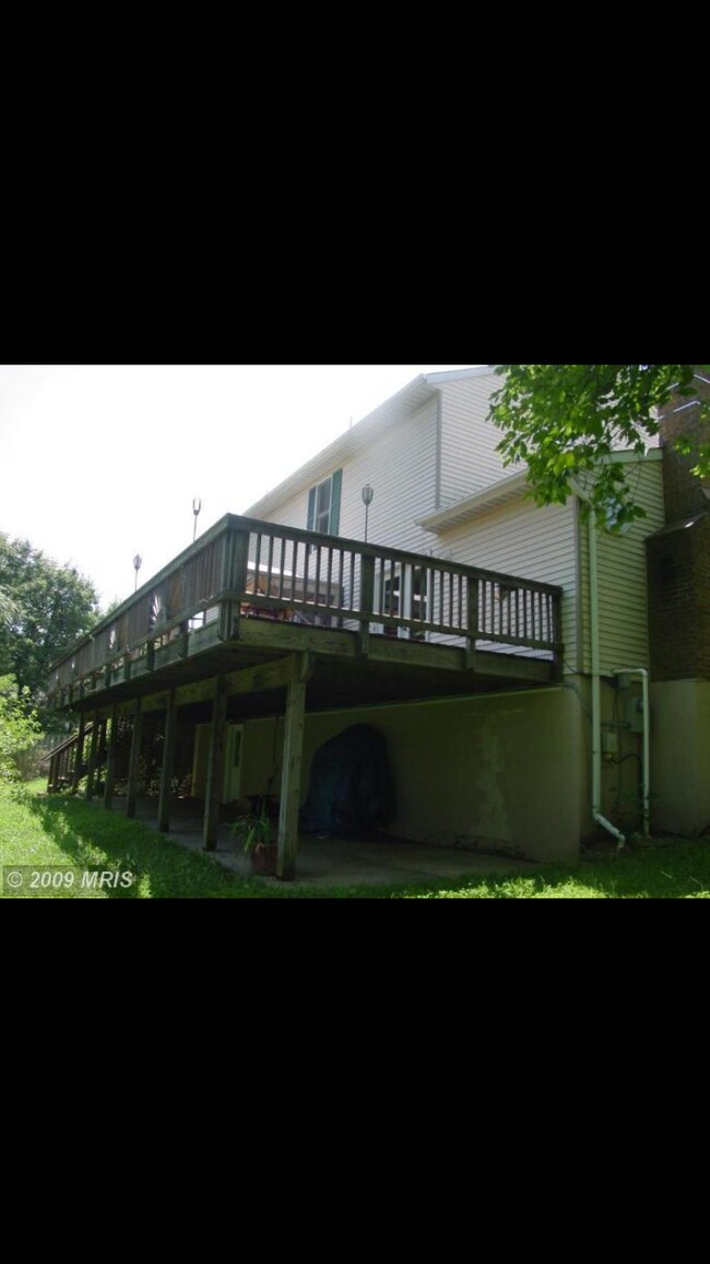 Deck (side shot) - 3446 Austin Ave