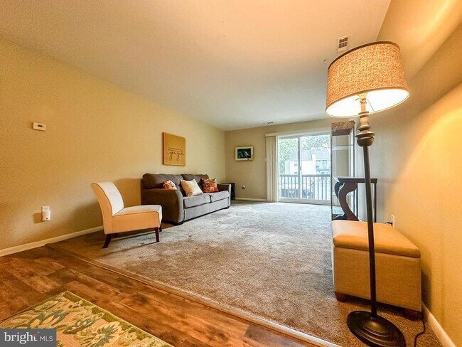 Foto del edificio - 15 Scotch Pine Dr