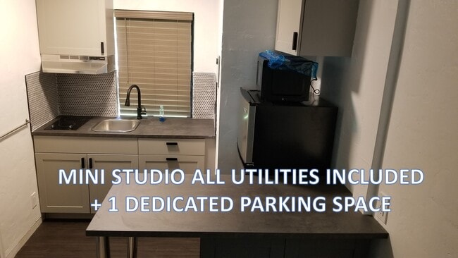 Building Photo - 1952 Madison St