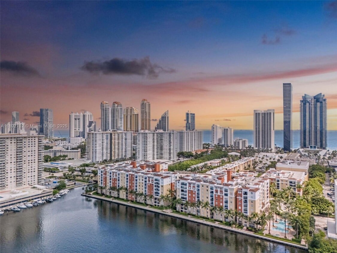 Foto principal - 17150 N Bay Rd