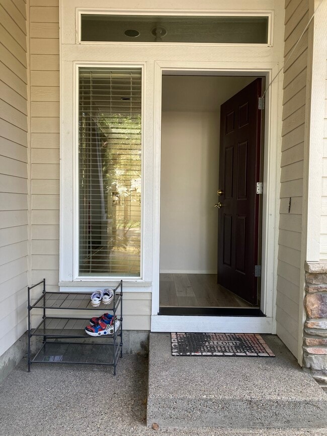 Entrance - 5906 NE Skipton St