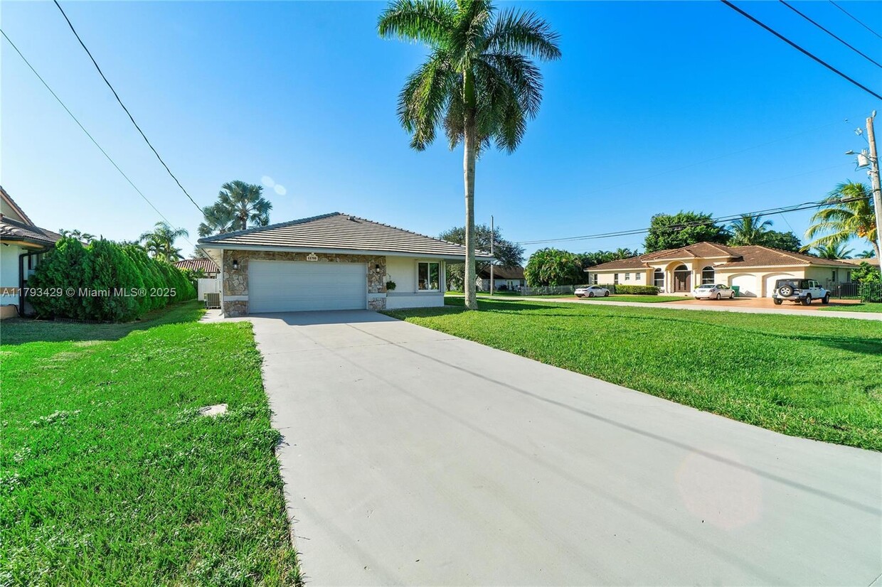 Foto principal - 11780 NW 27th Ct
