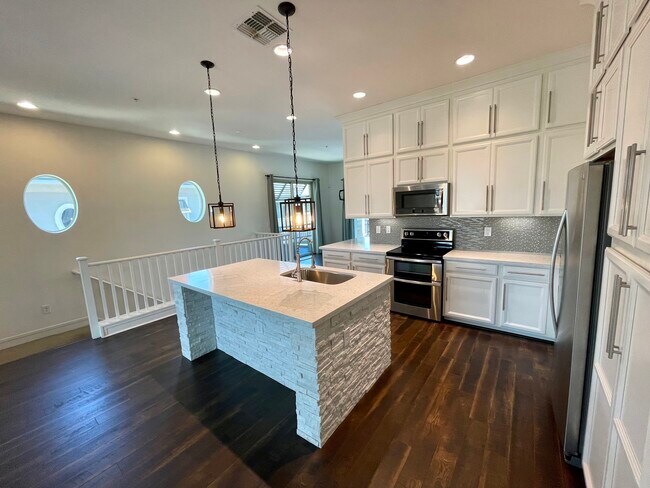 Kitchen - 6565 E Thomas Rd