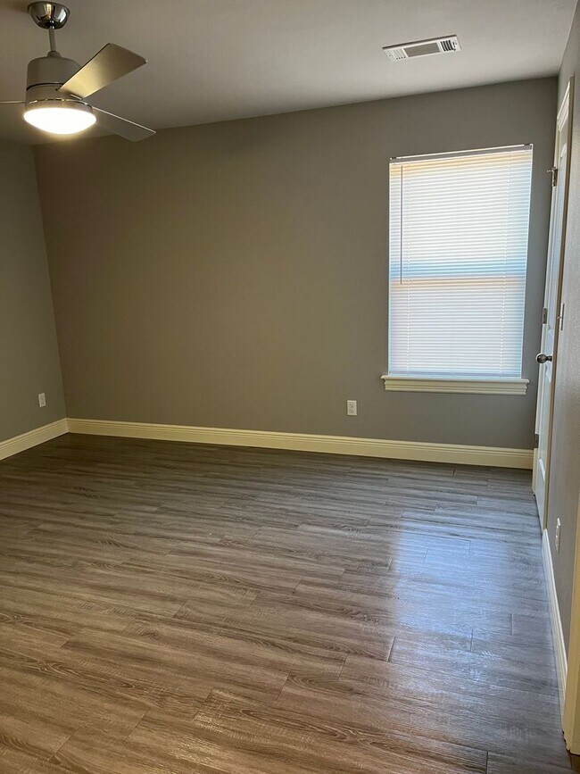 Foto del edificio - Call Heather at 479-208-0305 to see about ...