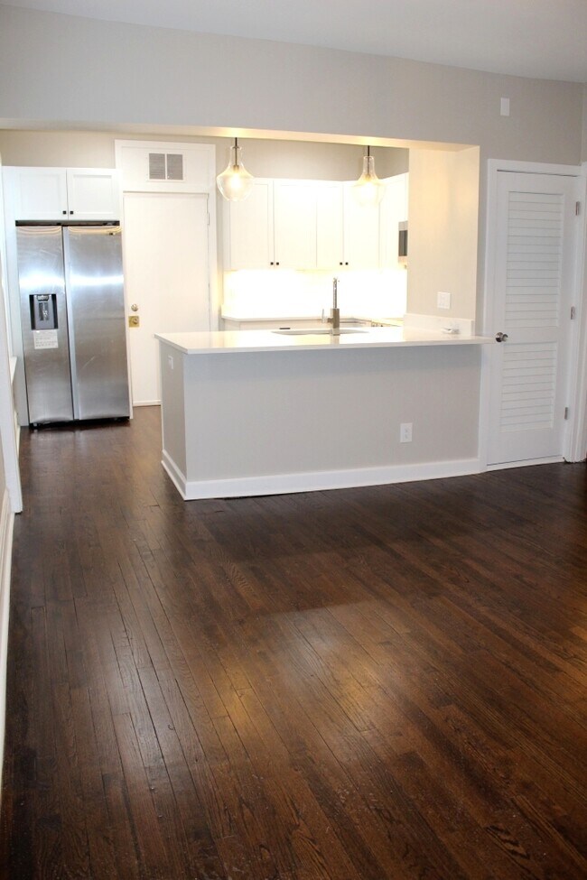 Foto del edificio - 5026 N Winthrop Ave