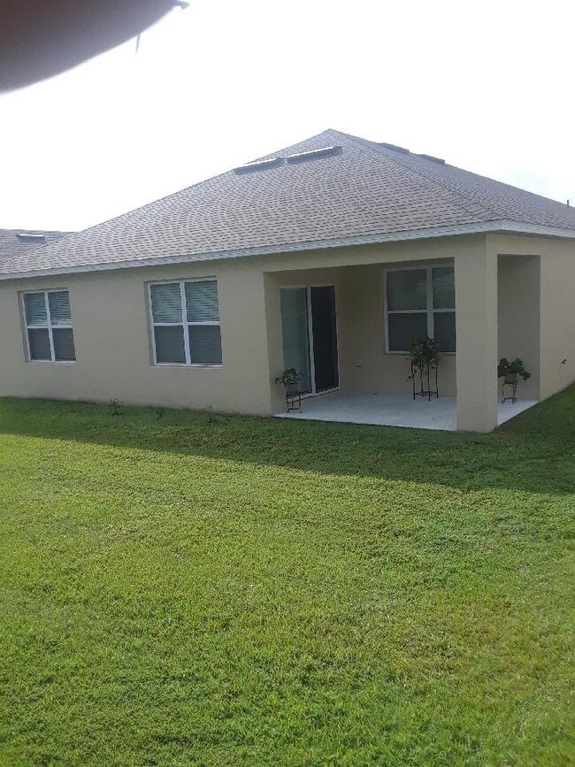 Foto del edificio - 444 Cedar Glen Dr